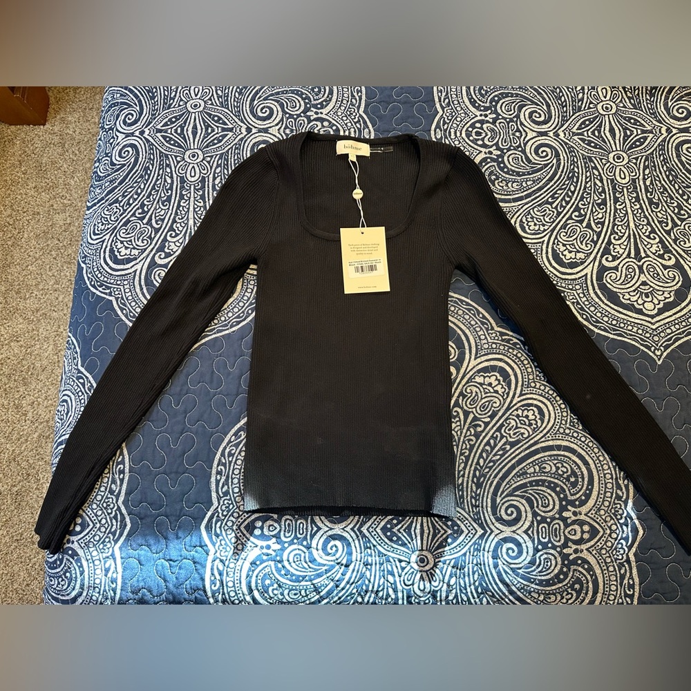2 Bohme XS sweaters
